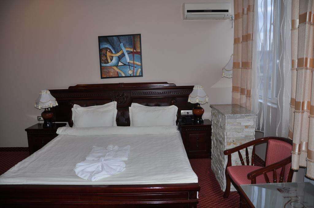 Hotel Royal Pristina Chambre photo